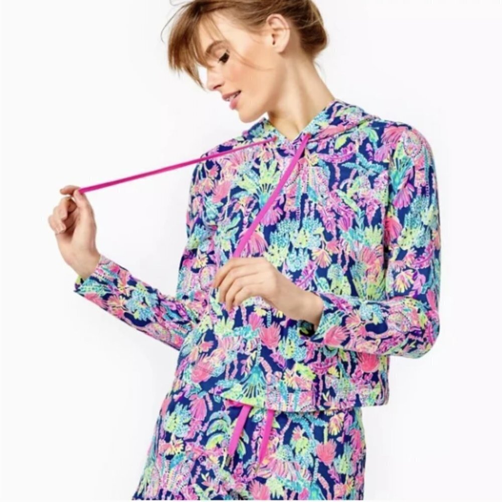 Lilly Pulitzer Pryce Cropped Hoodie size Large Oyster Bay Navy Seen & Herd NWT
